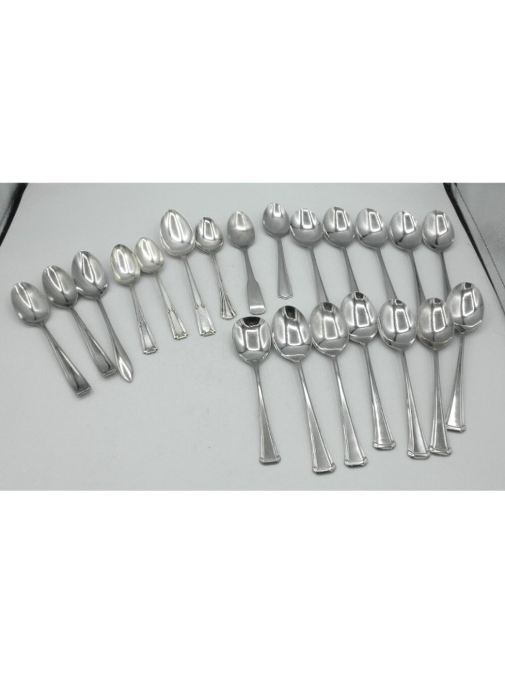 45 Piece (Some Vintage) Craft Silverplate and Stainless Steel Flatware Mixed Lot - Picture 4 of 8